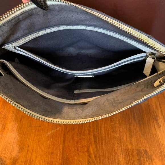 Guess Floral Crossbody - Picture 13 of 14